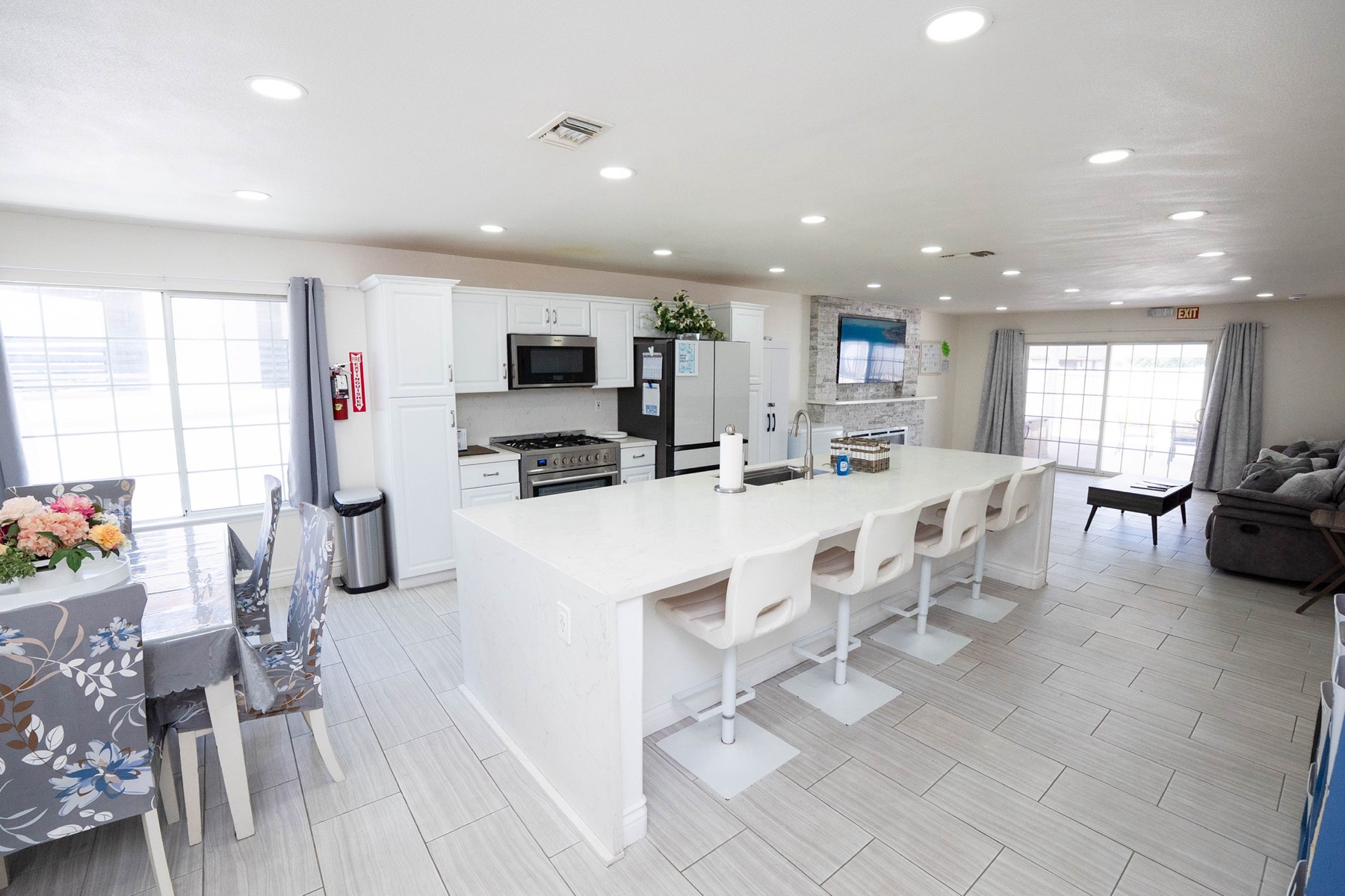 Bright, welcoming dining room at Vibrant Life Home Care where residents share home-cooked meals together